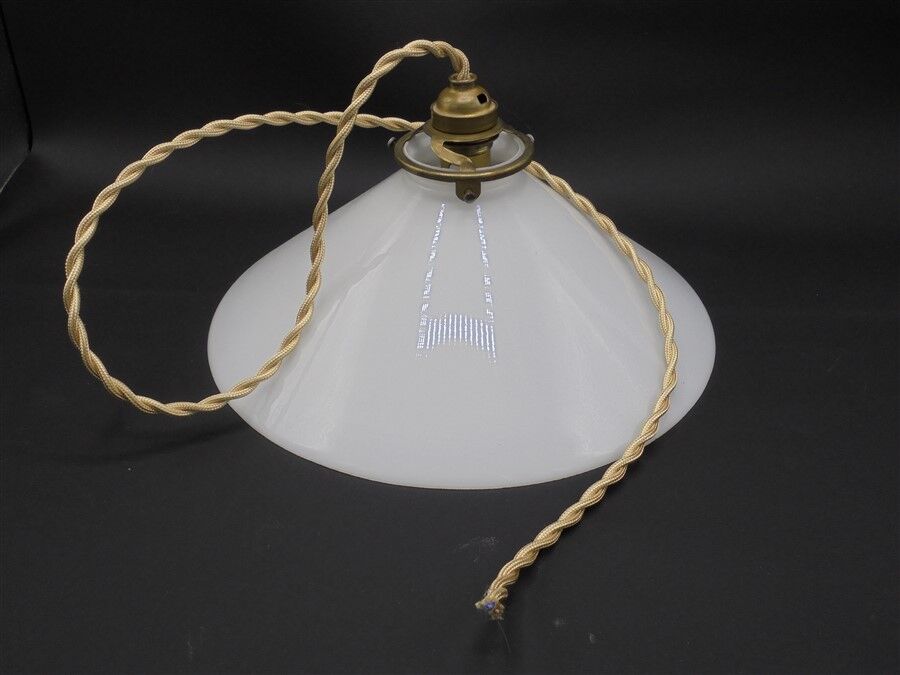 Opaline suspension
