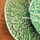 Plat et soupière  en barbotine, forme choux vert