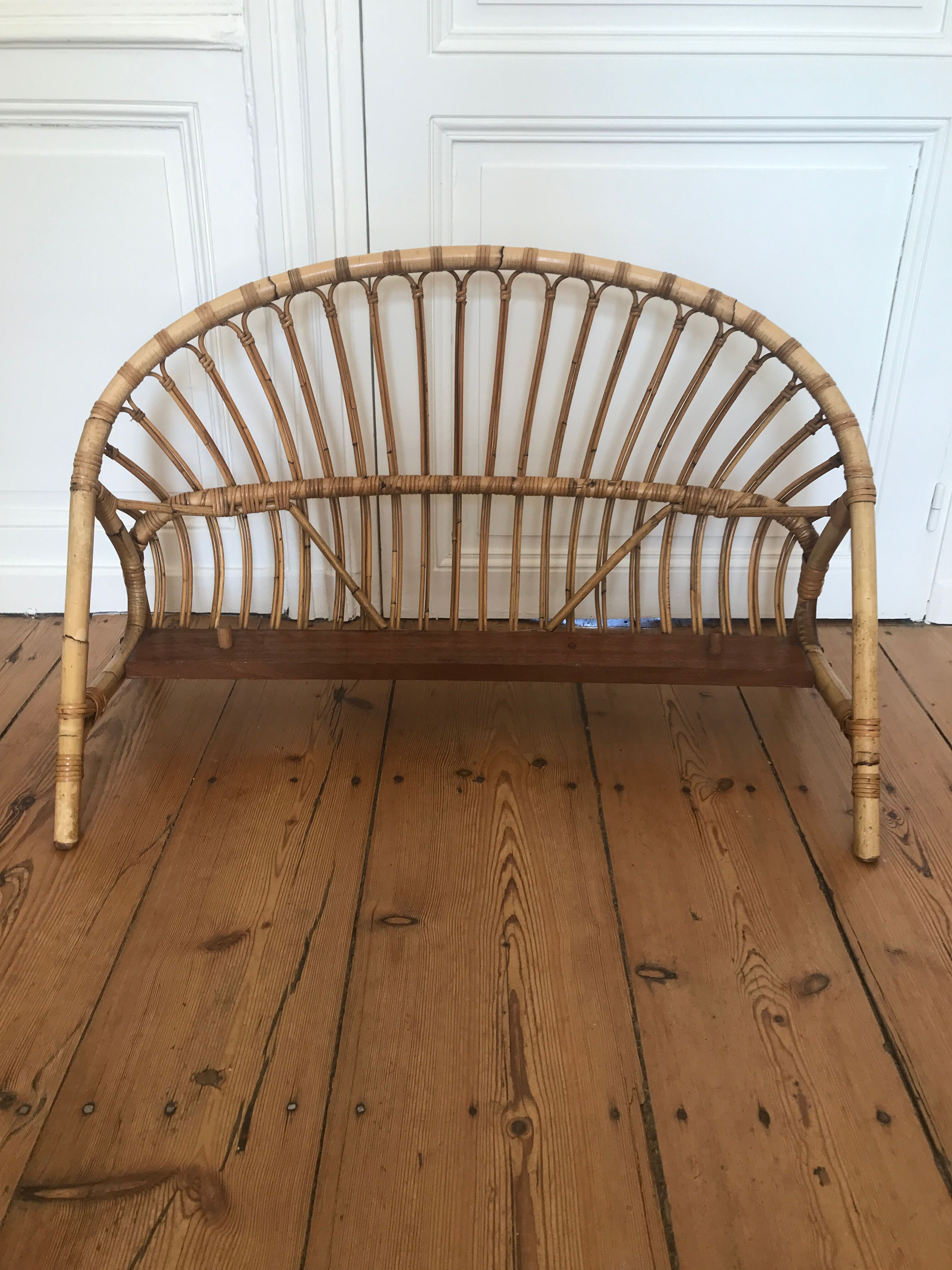 Rattan basket bed