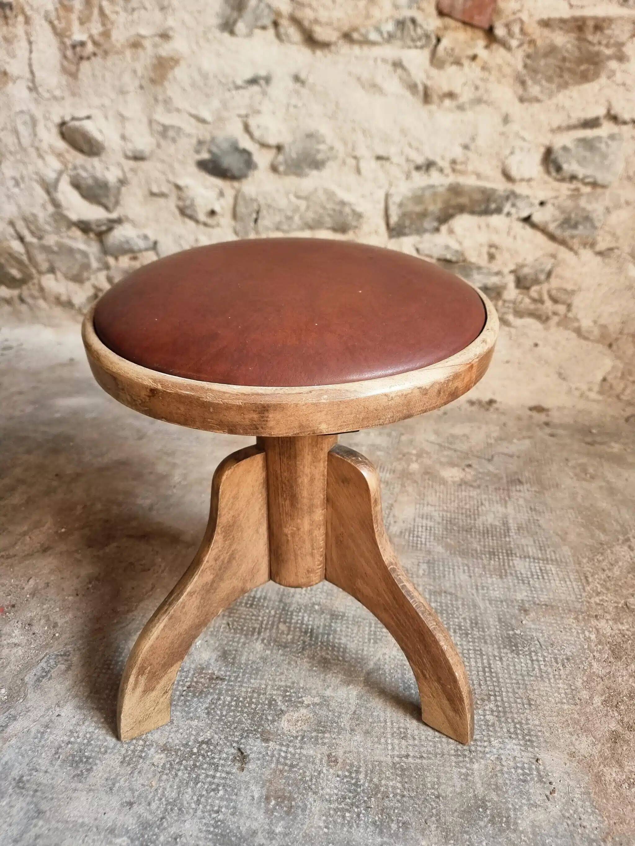 Tabouret français vintage en bois réglable, assise en skaï, années 1960
