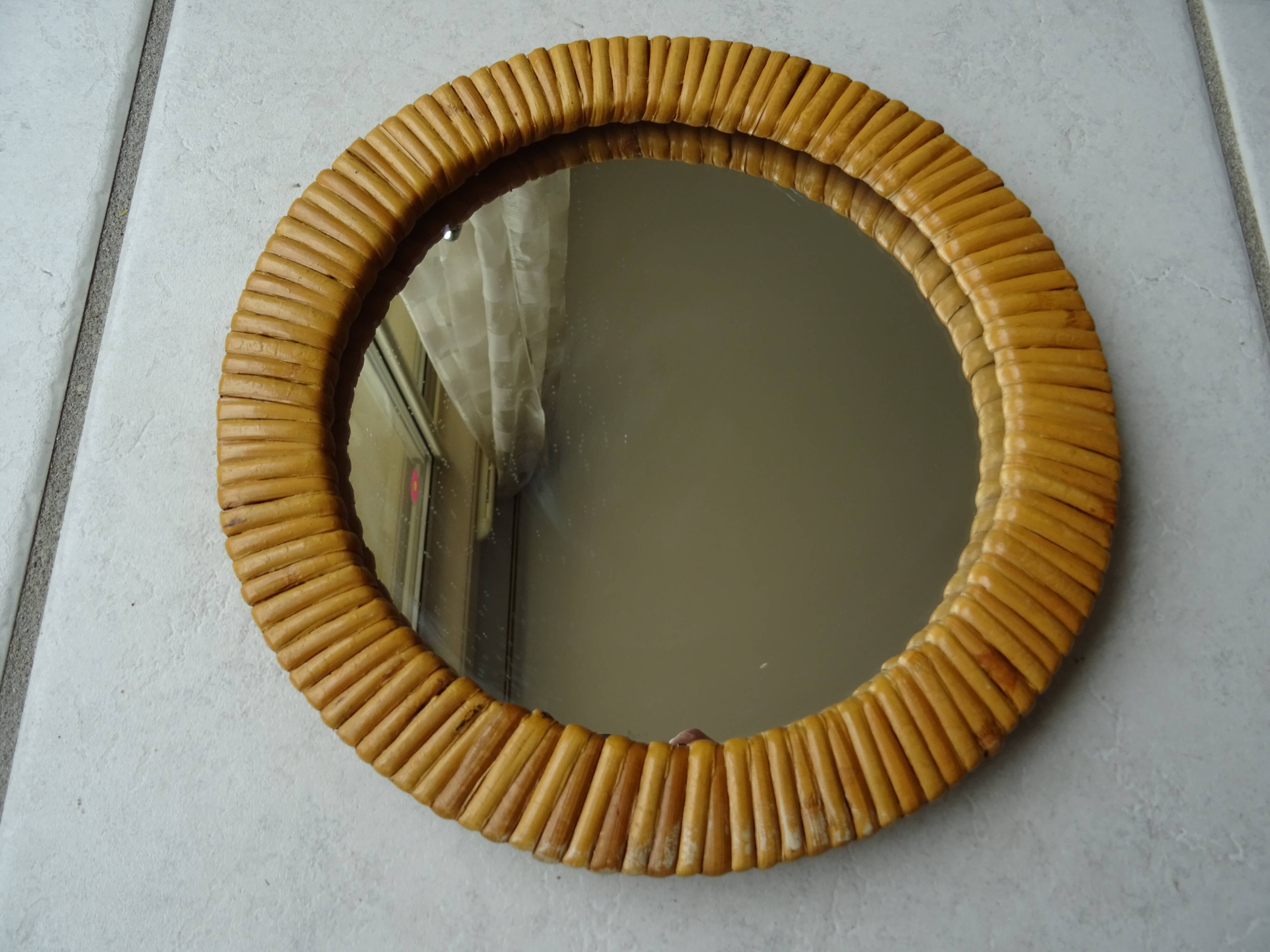 Round mirror in rattan and vintage wicker
