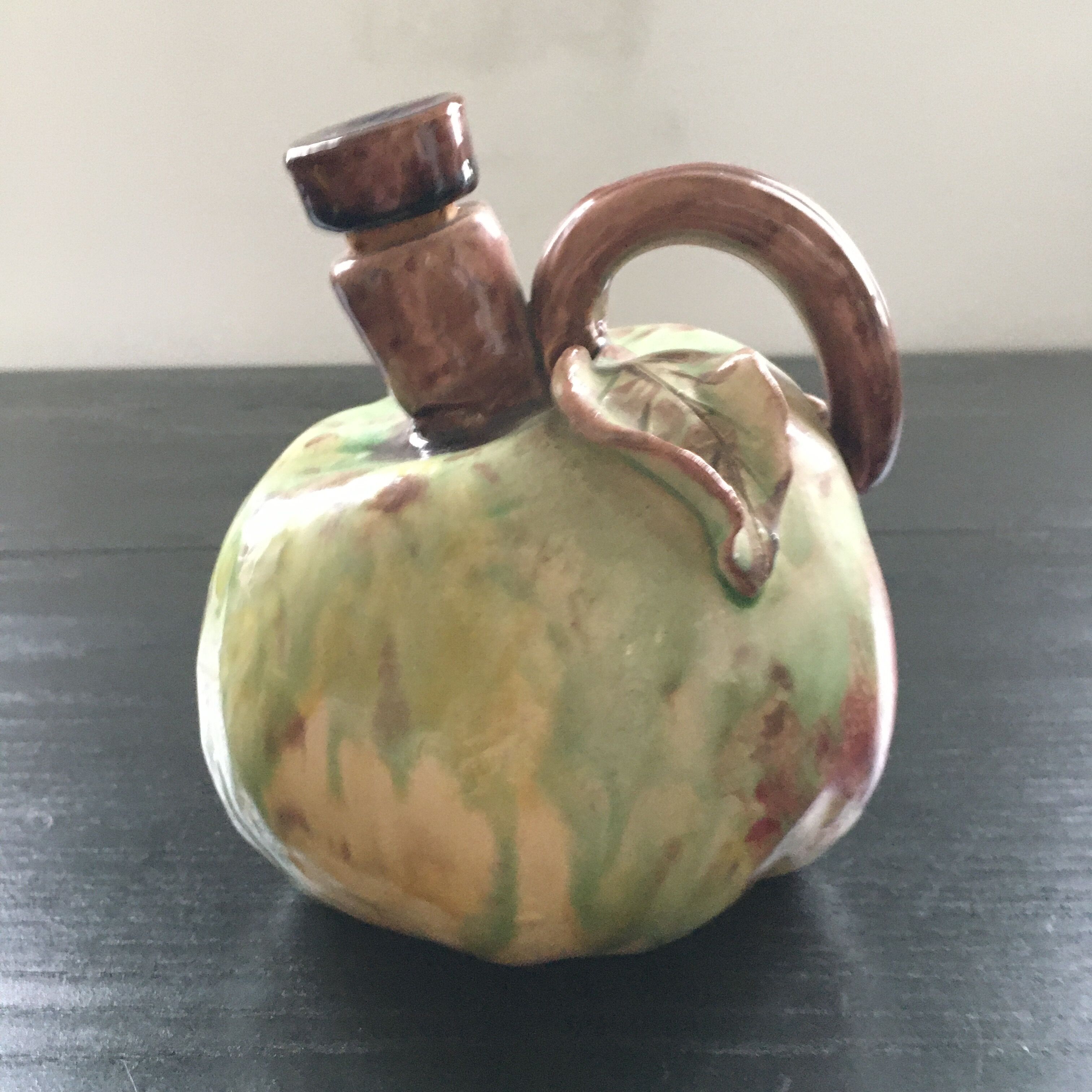 Jug apple in slipware