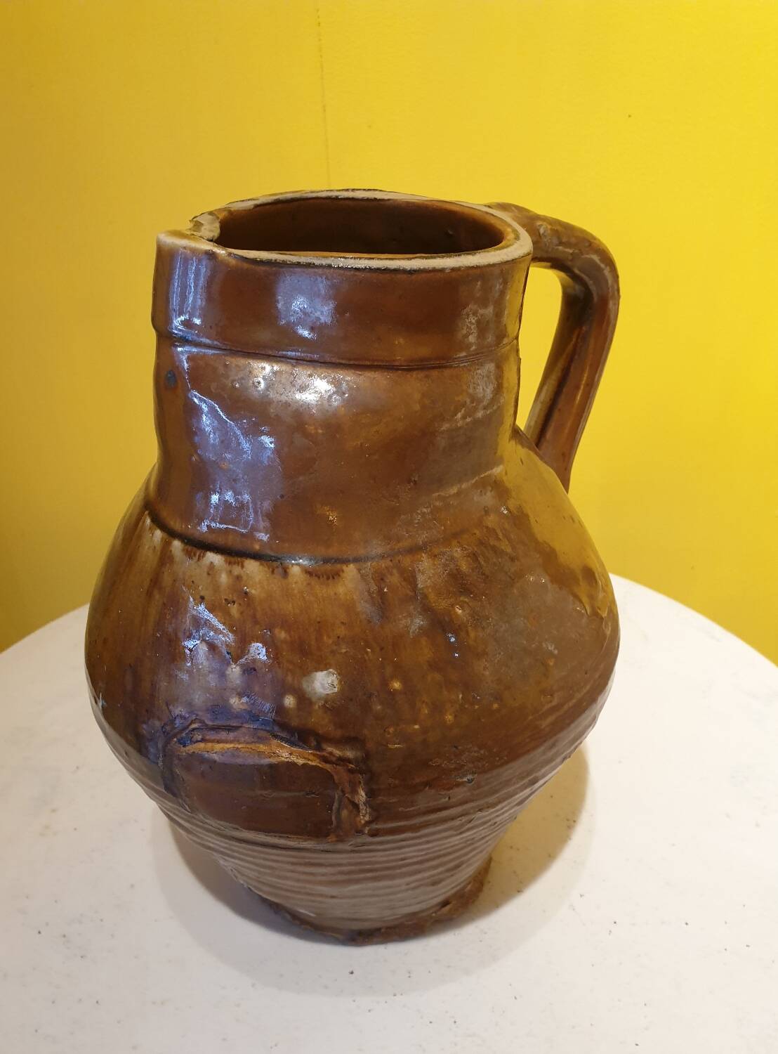 Varnished terracotta pitcher from the 19th century.
