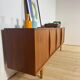 Buffet vintage en teck avec portes coulissantes – Design moderne du milieu du siècle, années 1960