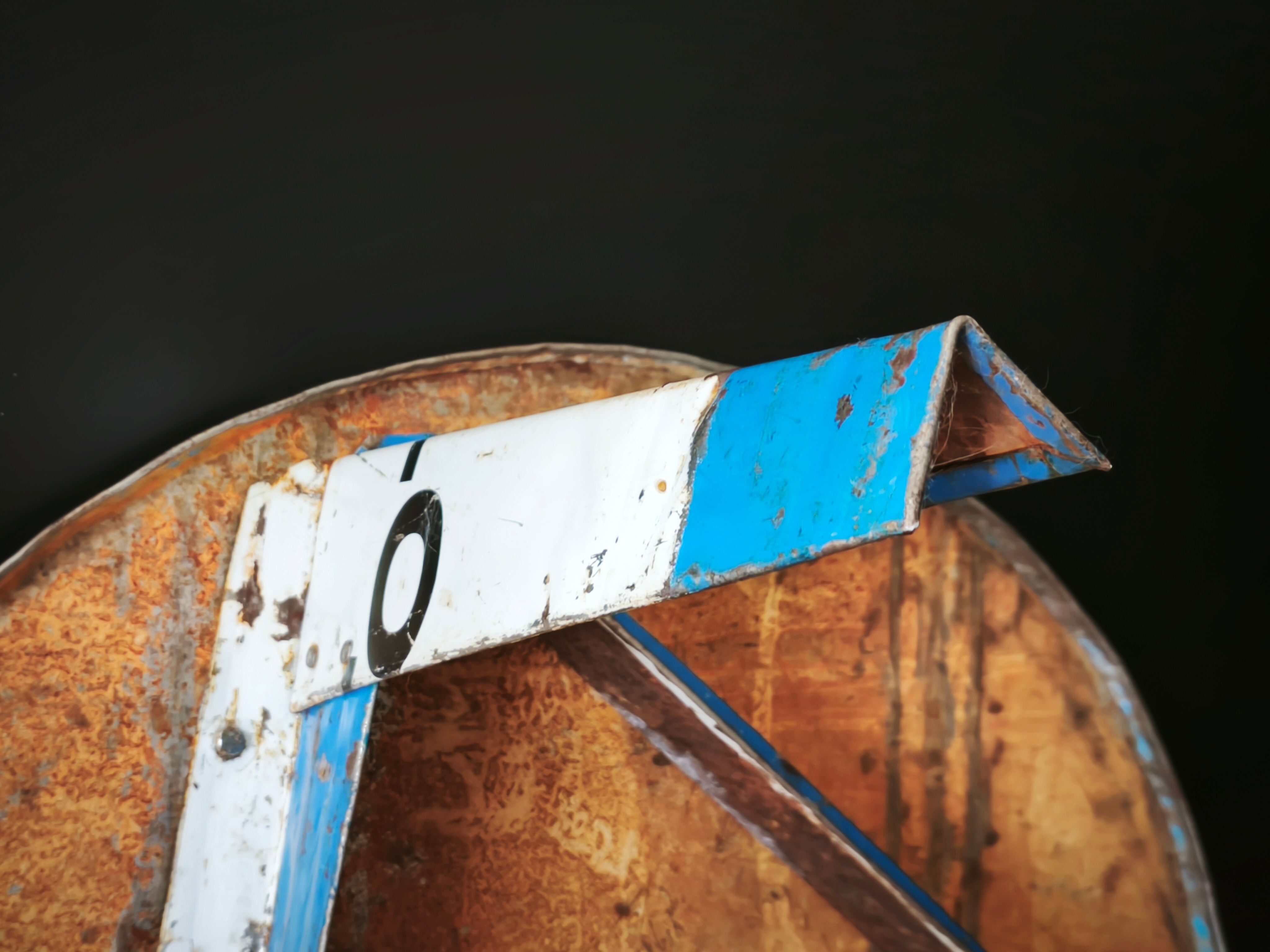 Table basse vintage en tôle de bidon industriel