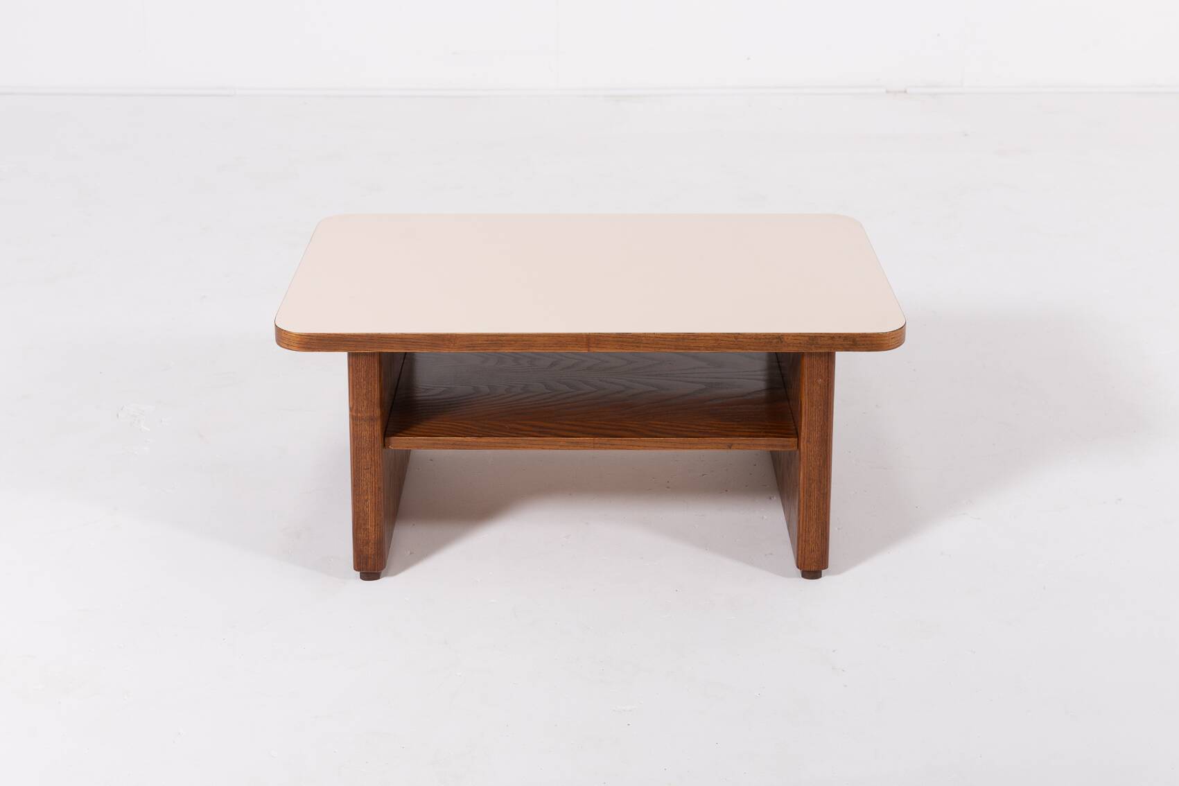 Petite table basse brutaliste des années 1970