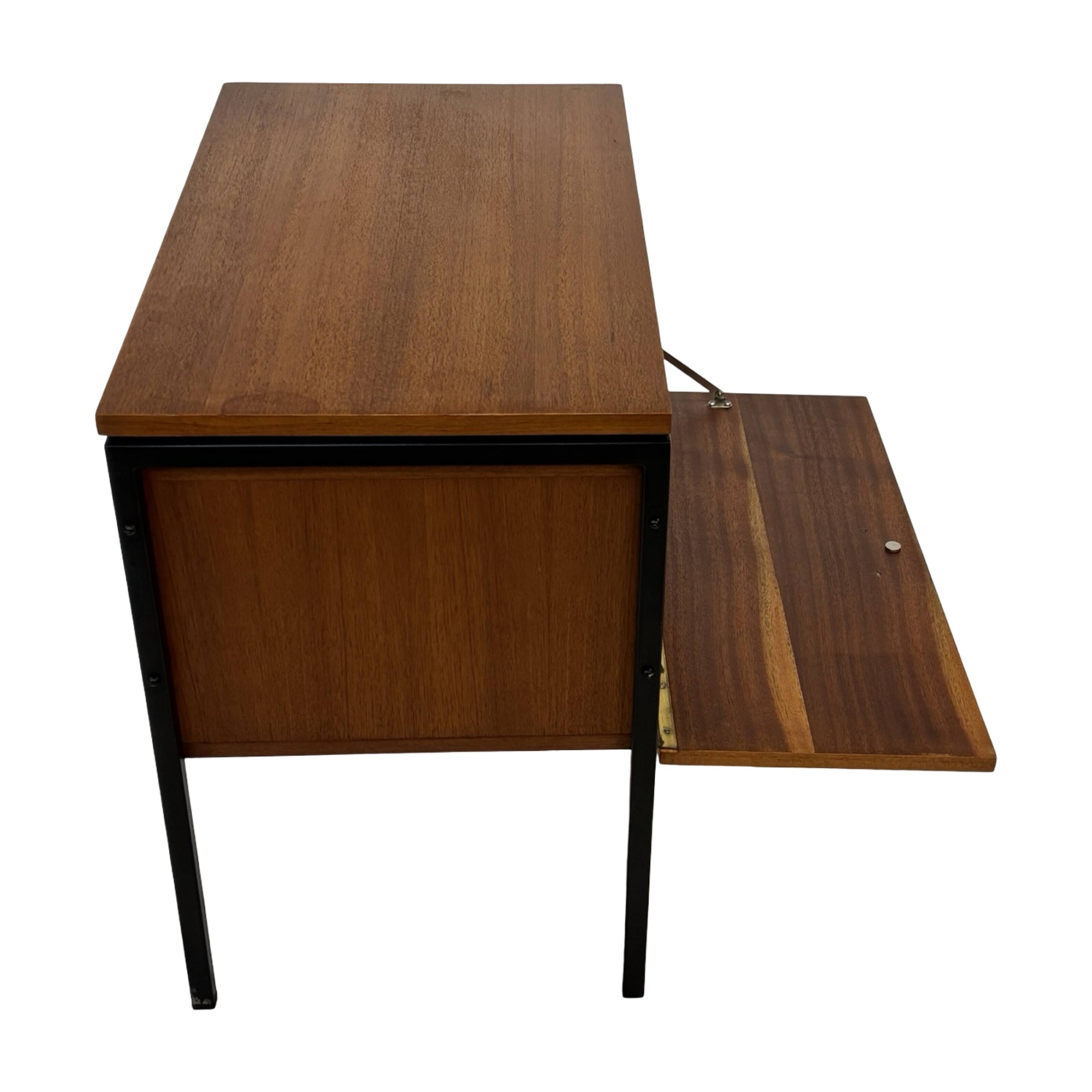 Meuble TV vintage petit format, placage teck, années 1960