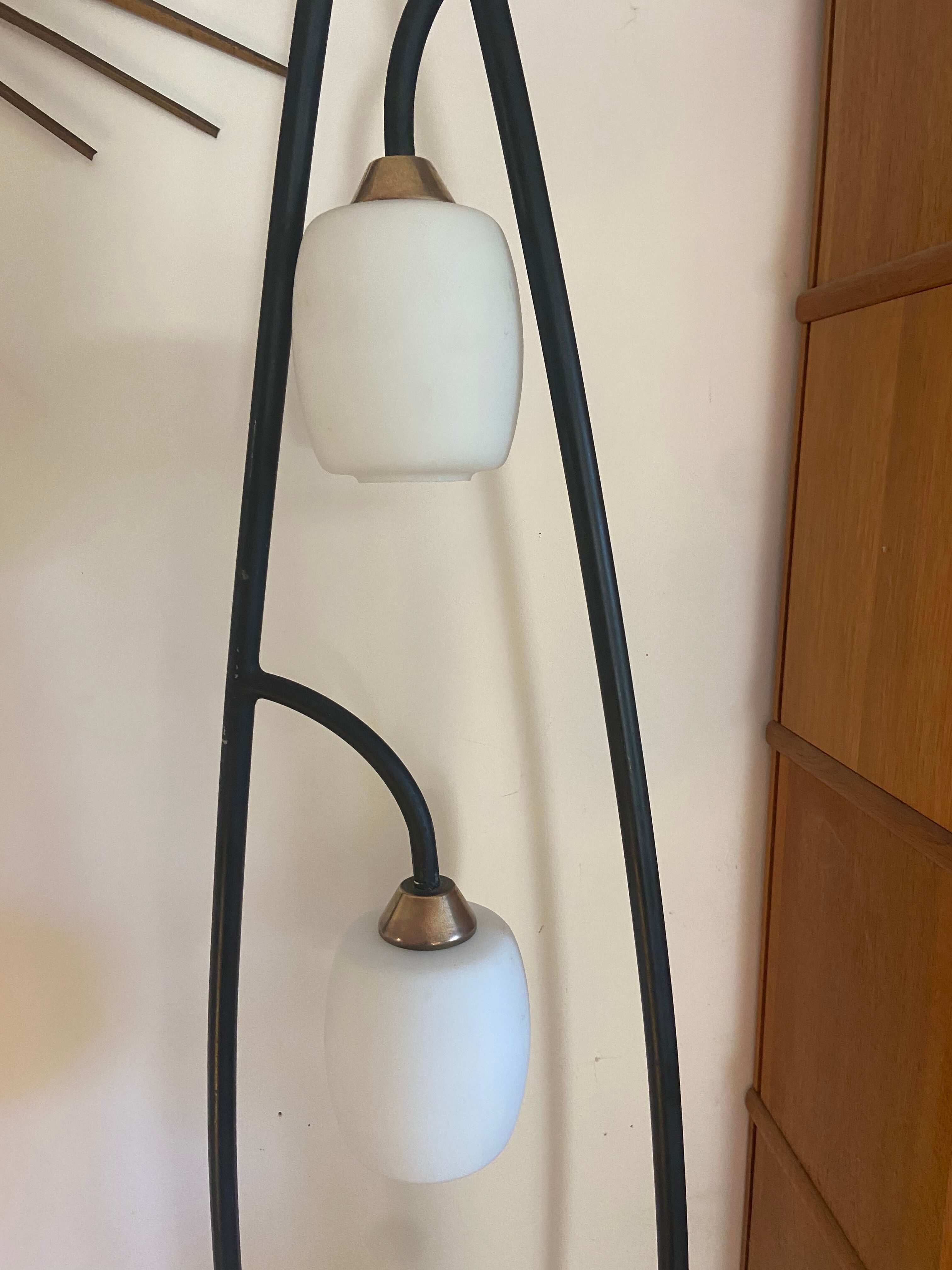 Floor lamp 50s in brass metal and opaline