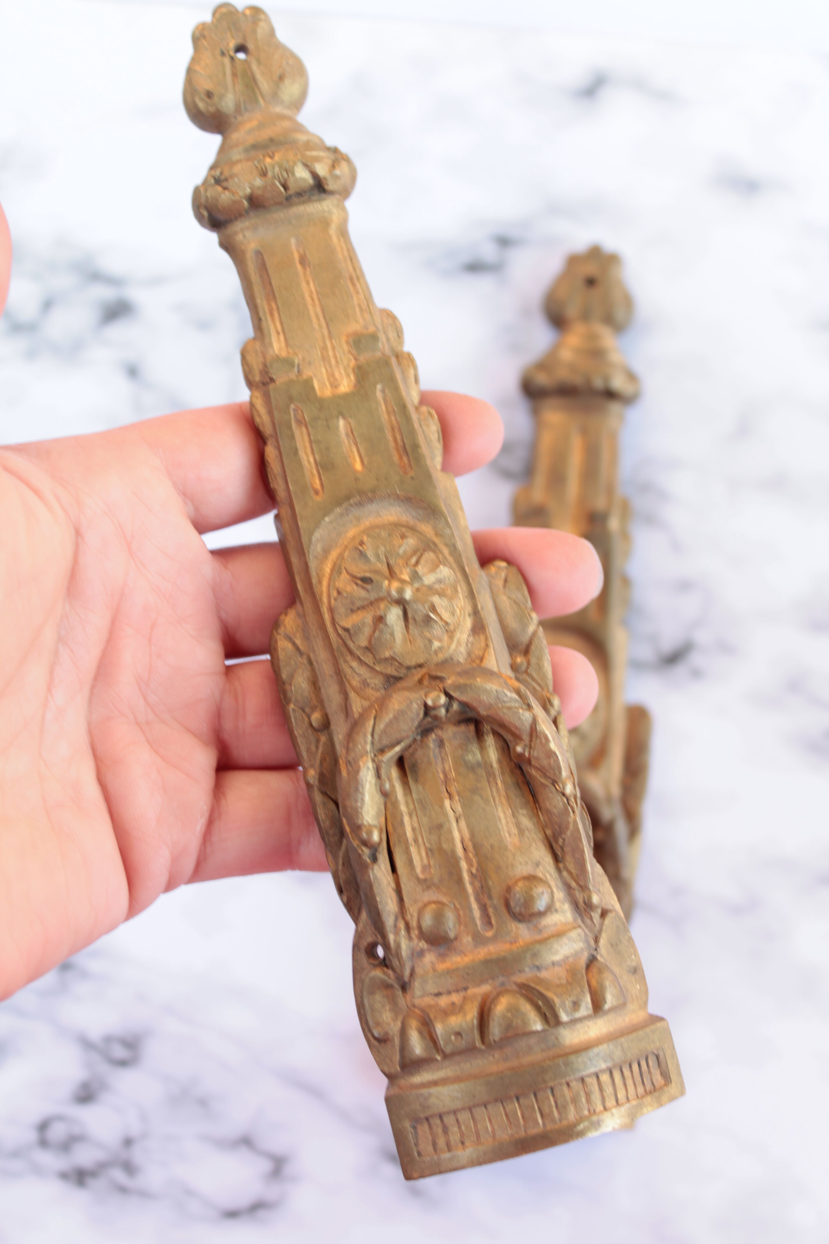 2 ornaments of bronze furniture bases
