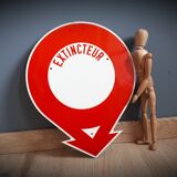 Fire extinguisher plate