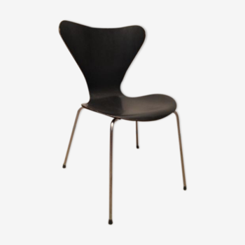 Series 7 butterfly chairs model 3107 by Arne Jacobsen for Fritz Hansen.