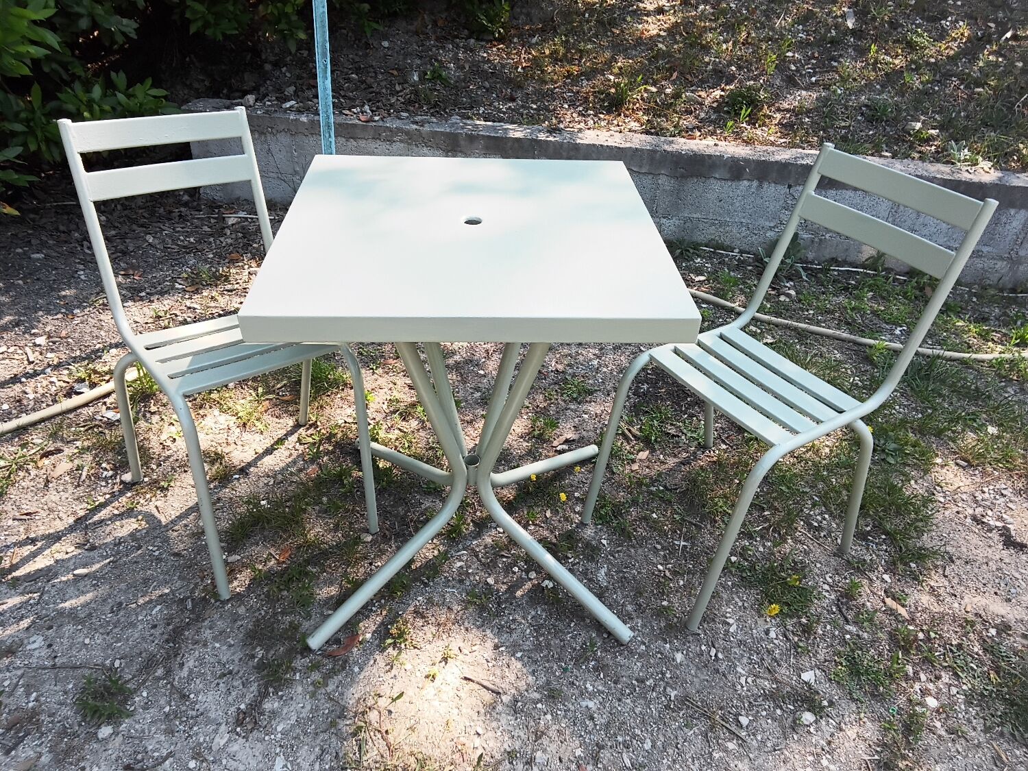 Green bistro ensemble