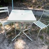 Green bistro ensemble