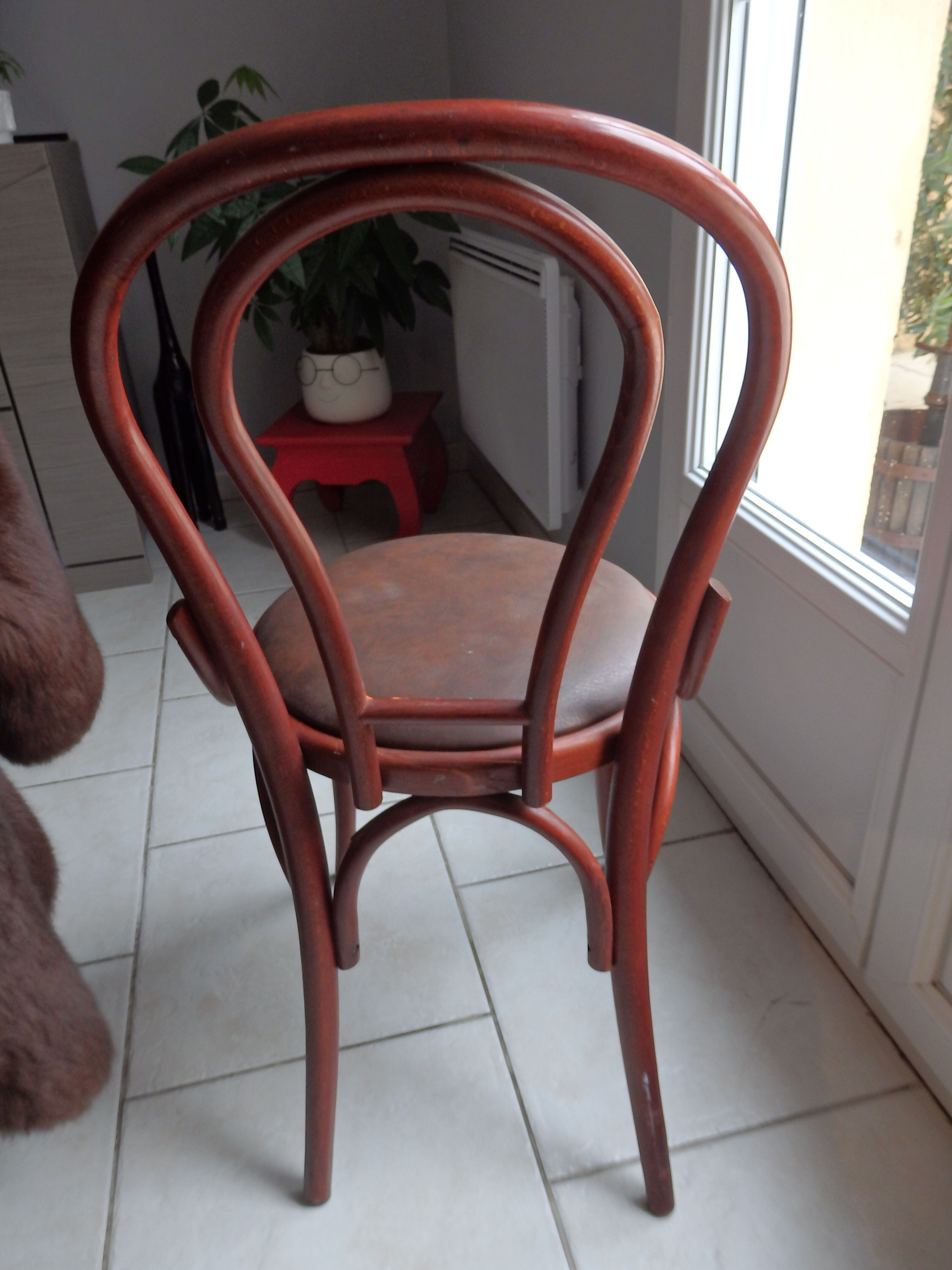 Curved wood bistro chair