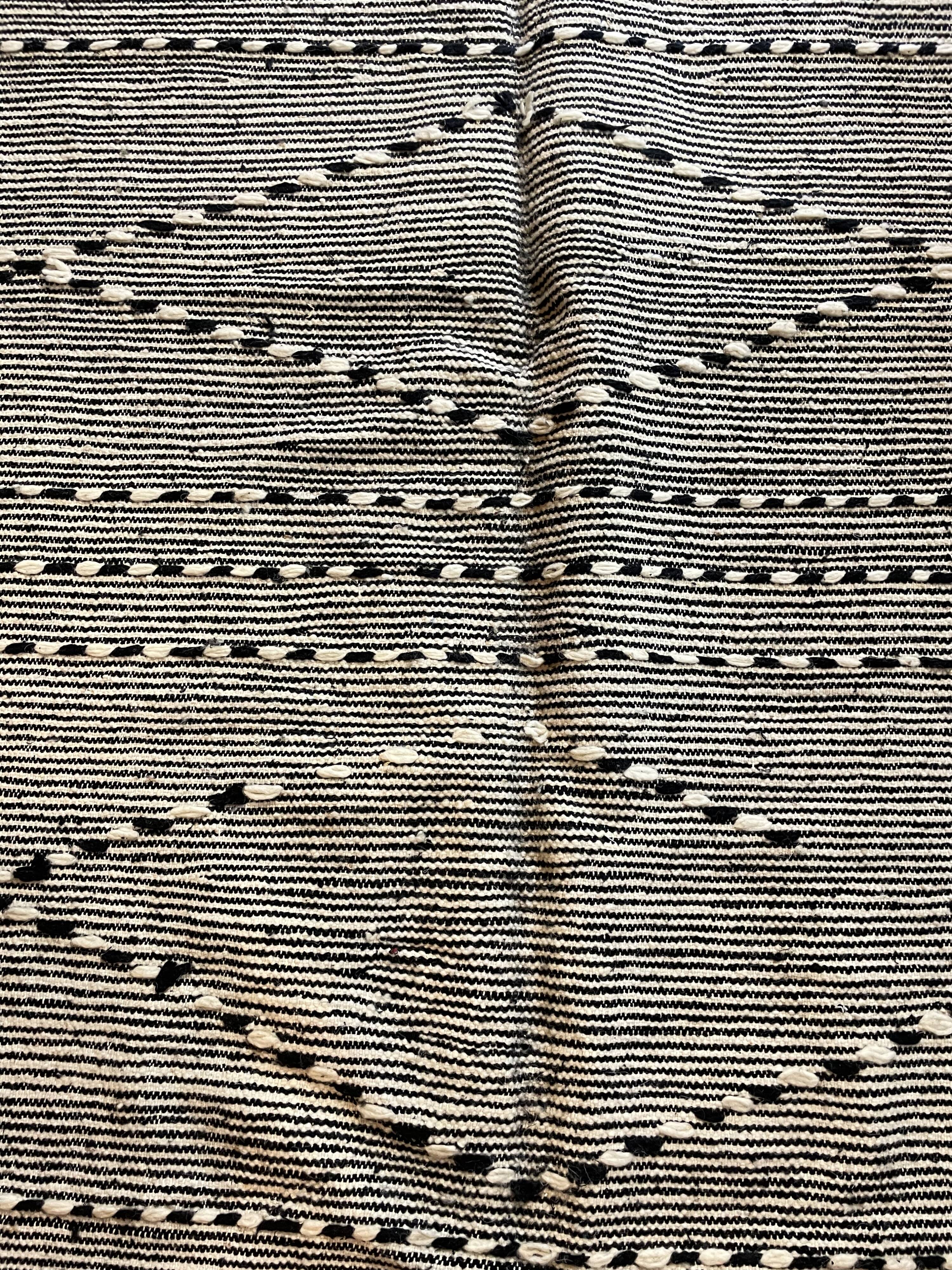 Tapis berbère Kilim noir et blanc 280x185cm