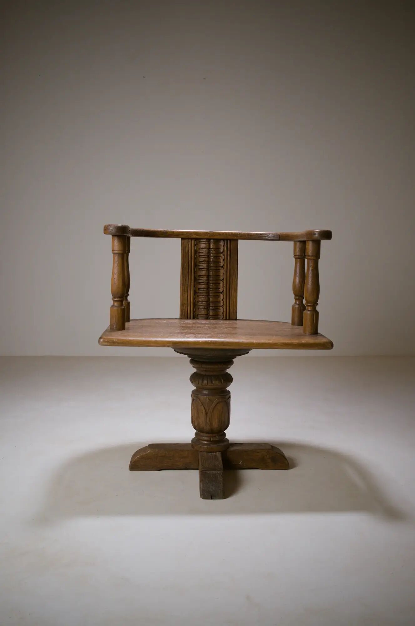 Swivel armchair in carved oak with ball bearings, early 20th century.