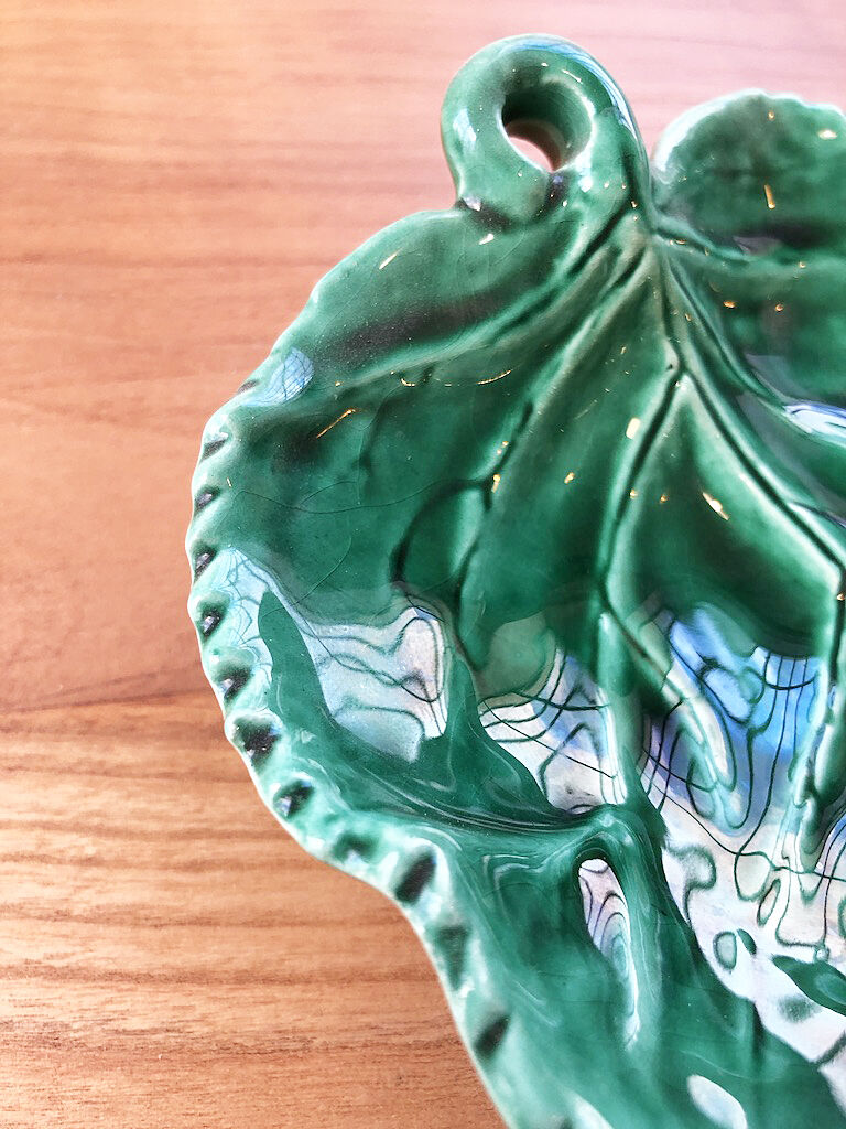 Green ceramic leaf cup