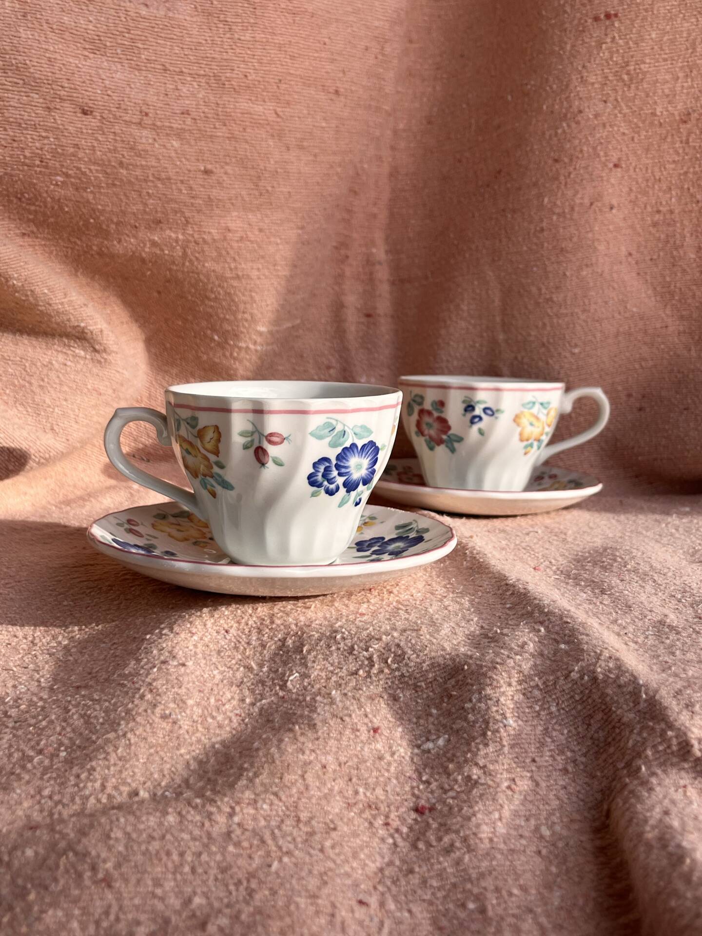 2 cups and saucers Churchill England model "Samba"