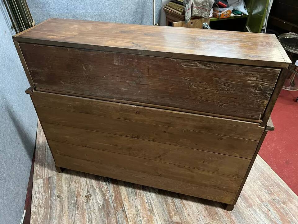 Louis XV period chest of drawers in walnut, burl and marquetry threads