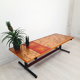 Table basse 60s haut émaillé Couleur rouge et or, base en métal et en laiton.