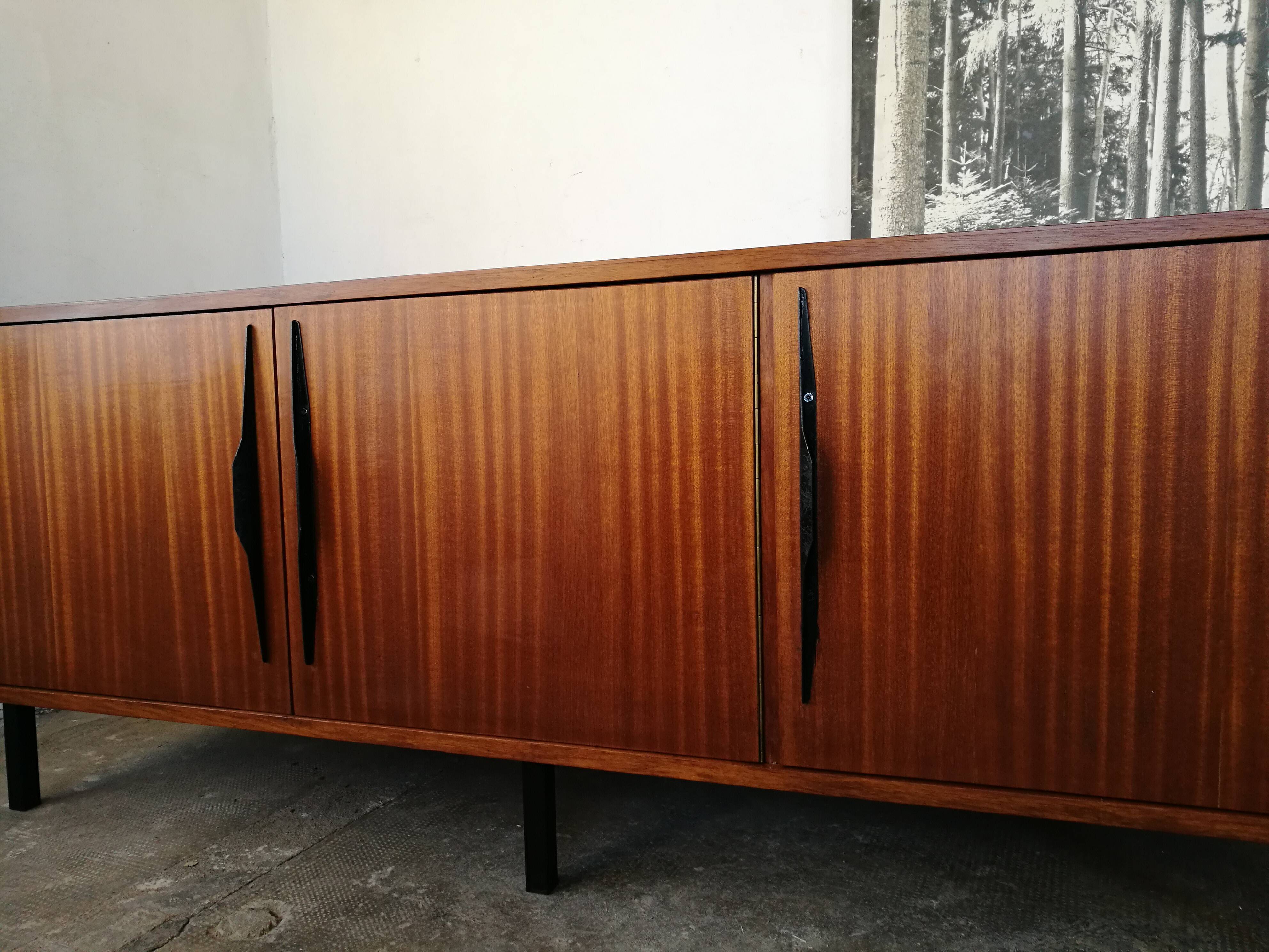 Seventies vintage bass row