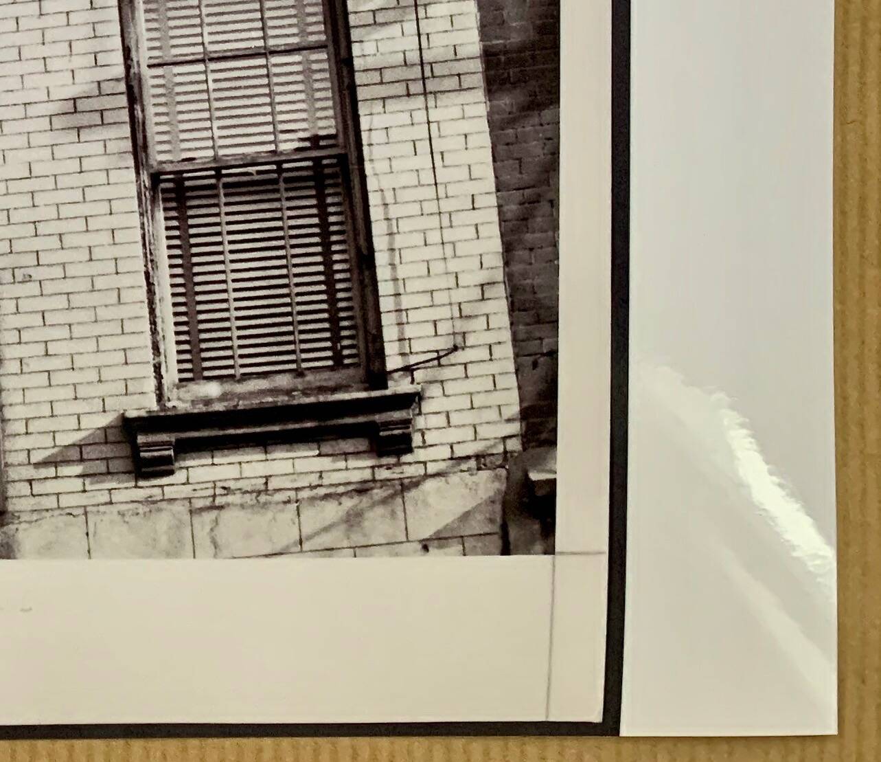 Photo New York 1953 – Fire escape & woman at the window