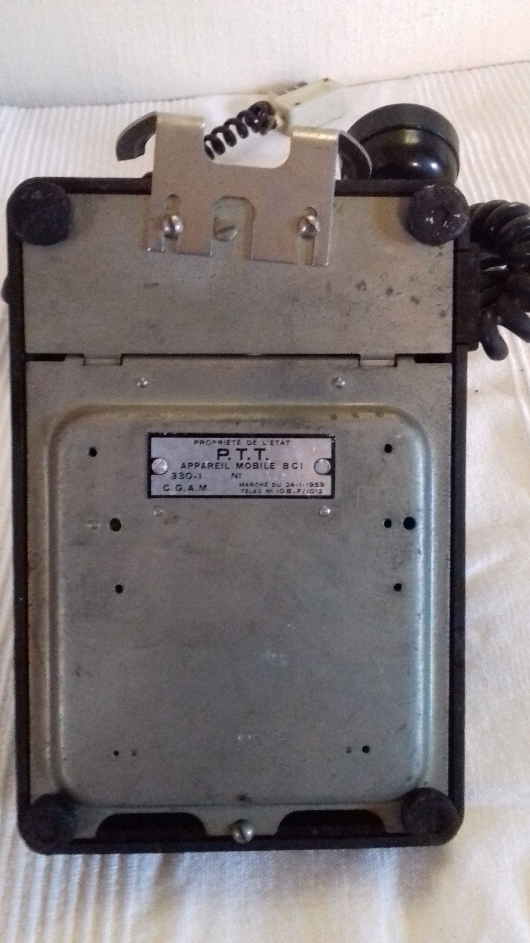 Black bakelite telephone