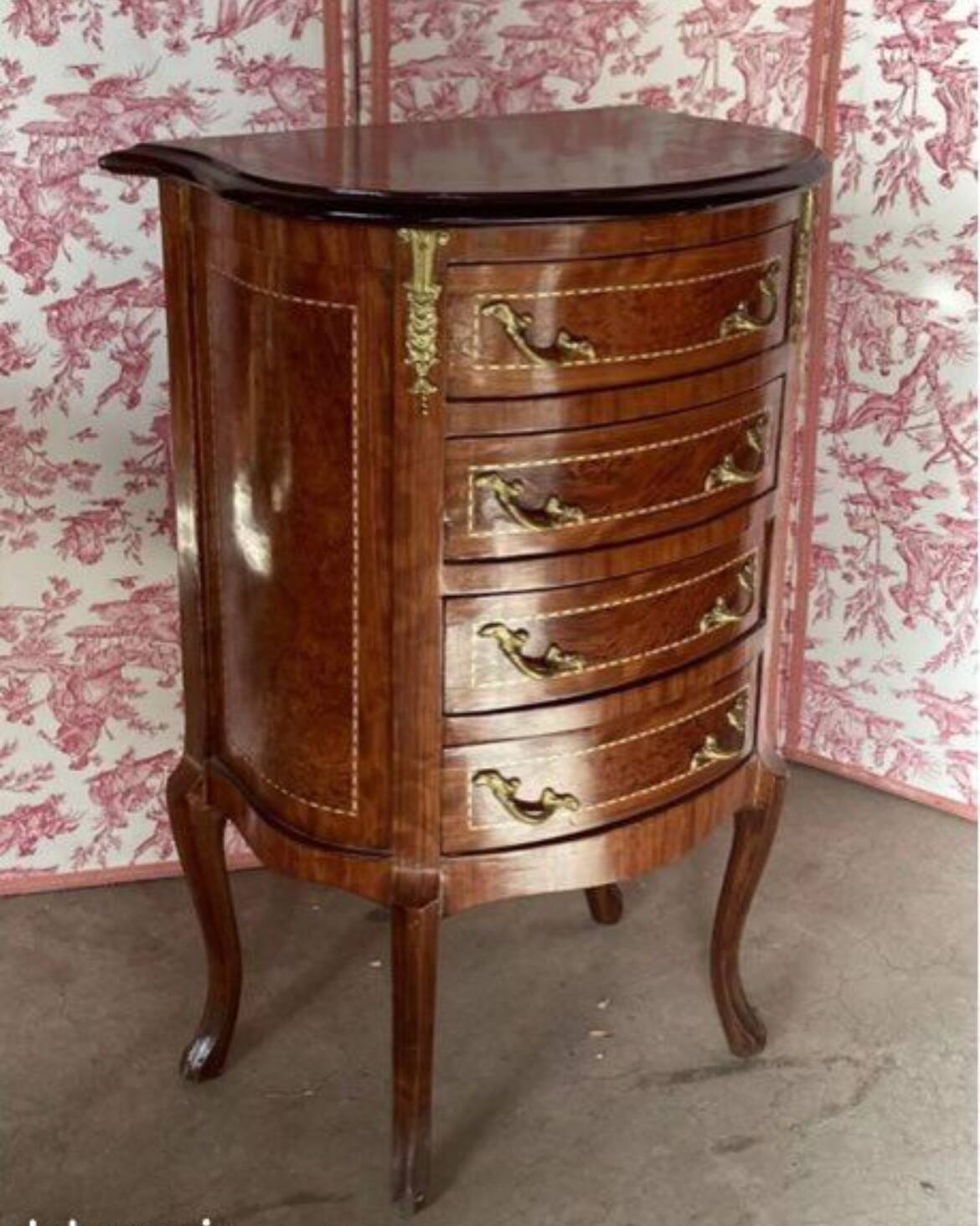 Louis XV style chest of drawers, 20th century