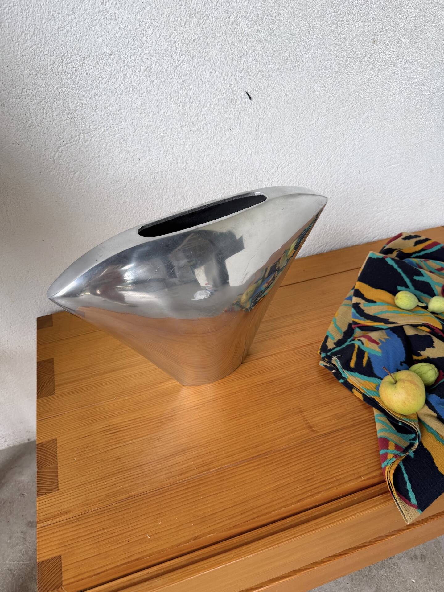 Aluminium fountain vase