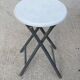 Tabouret industriel pliable en acier gris et bois blanc