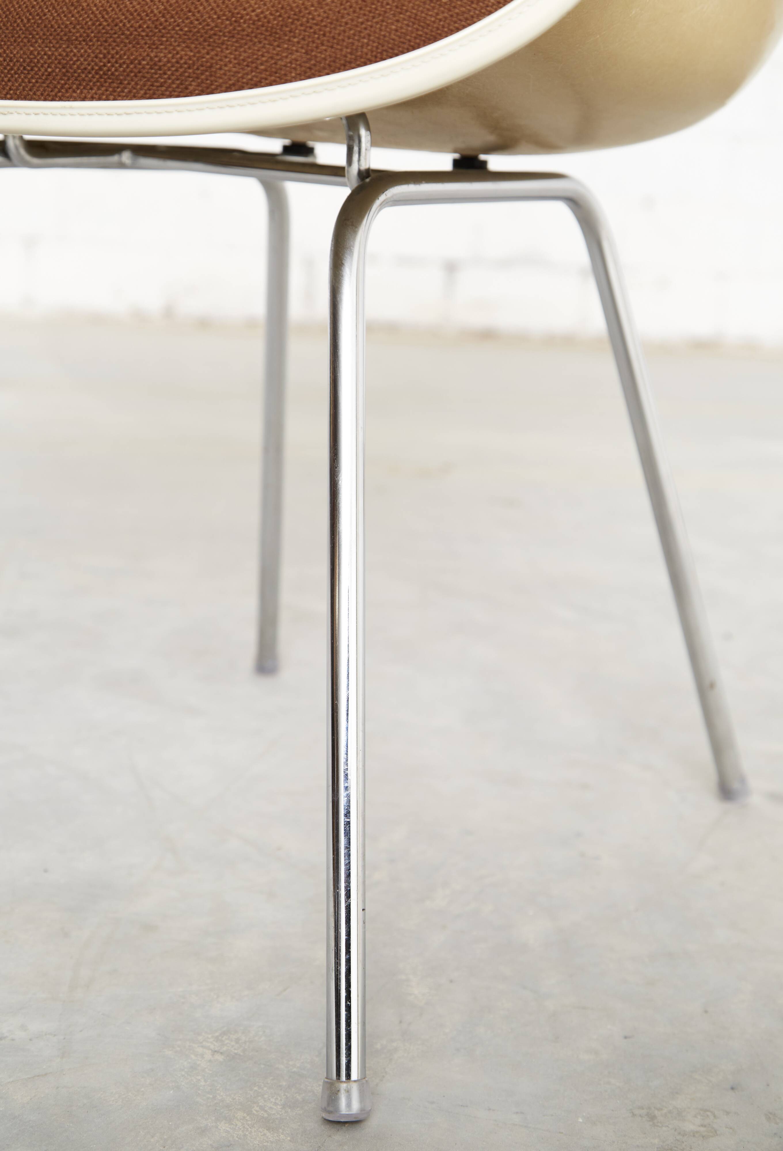 Off-White Dax Fiberglass Chair by Charles & Ray Eames for Vitra
