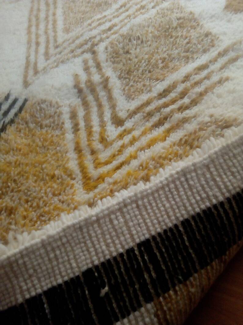 Handmade Moroccan rug, Berber wool rug 150/250 cm.