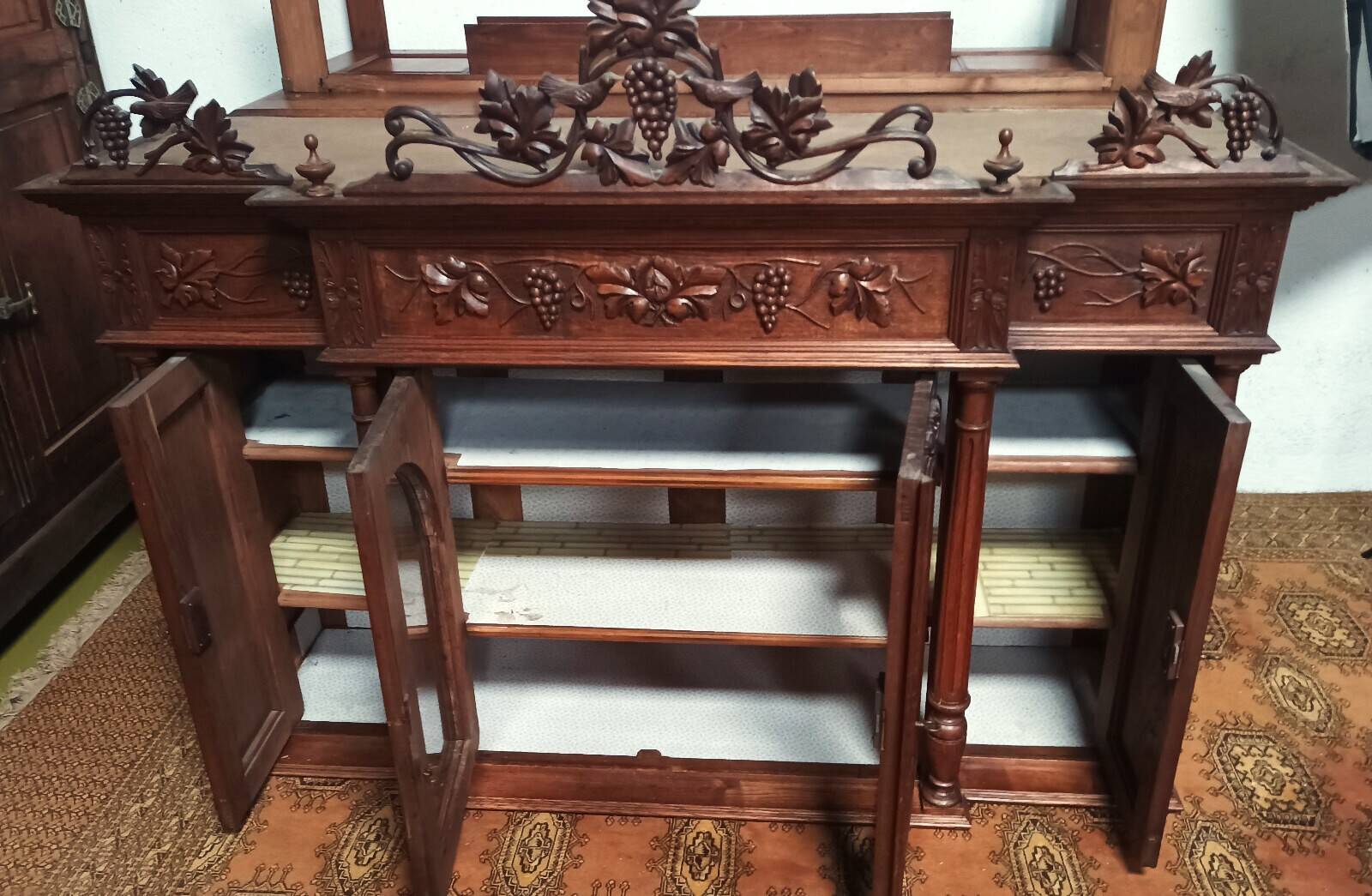 Art Nouveau buffet in carved oak with vine decoration