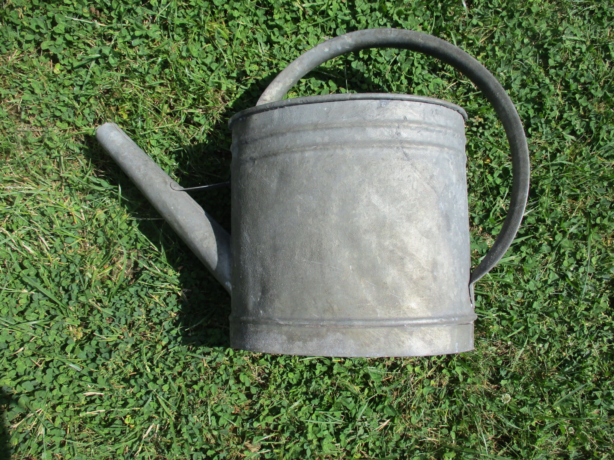Old zinc watering canvf3