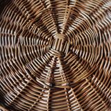 Medium round dark wicker plateau with two handles.