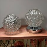 Paire d’appliques murales chromées globes en verre vintage