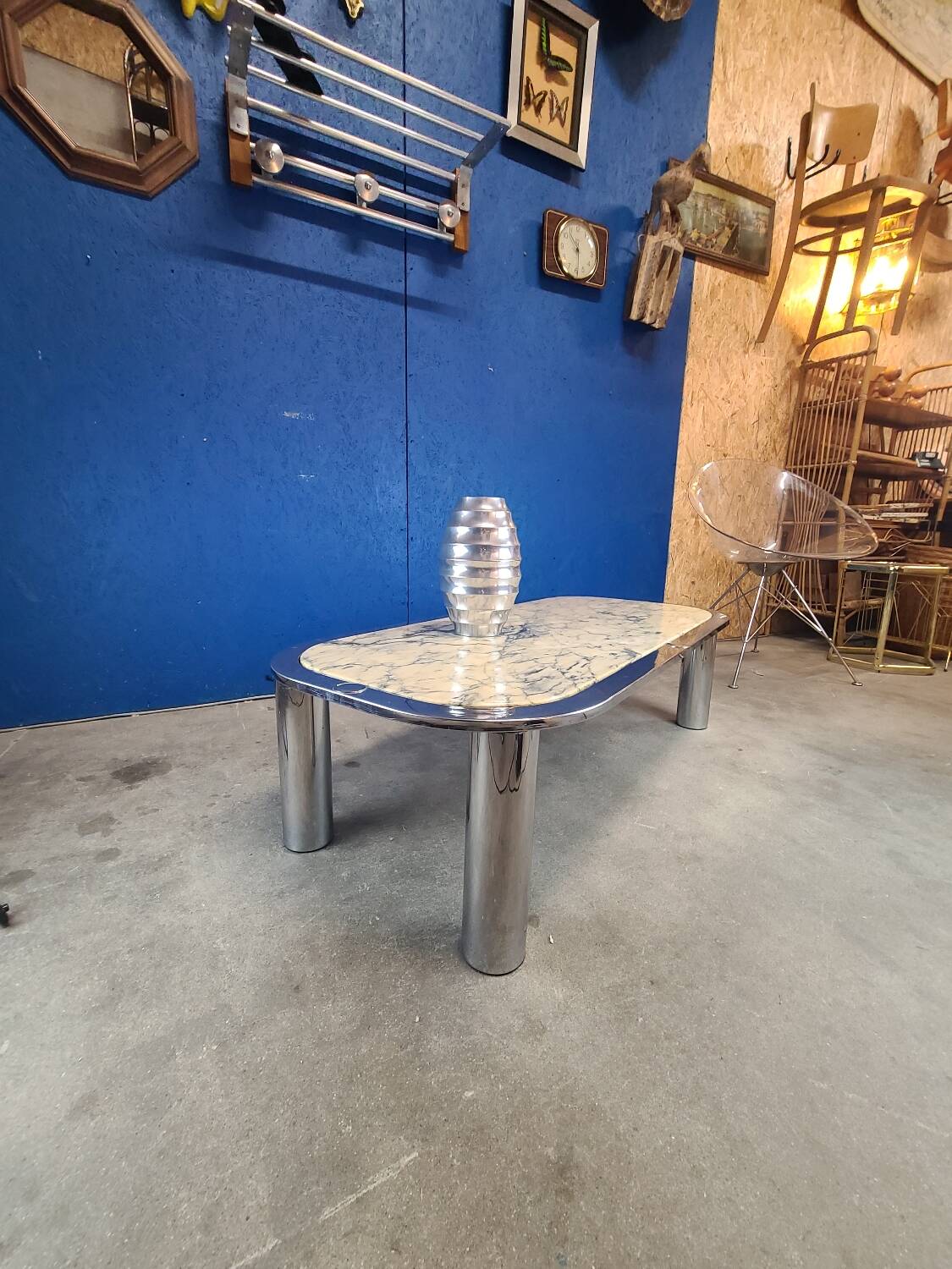 Italian design coffee table from the 70s, marble and chrome