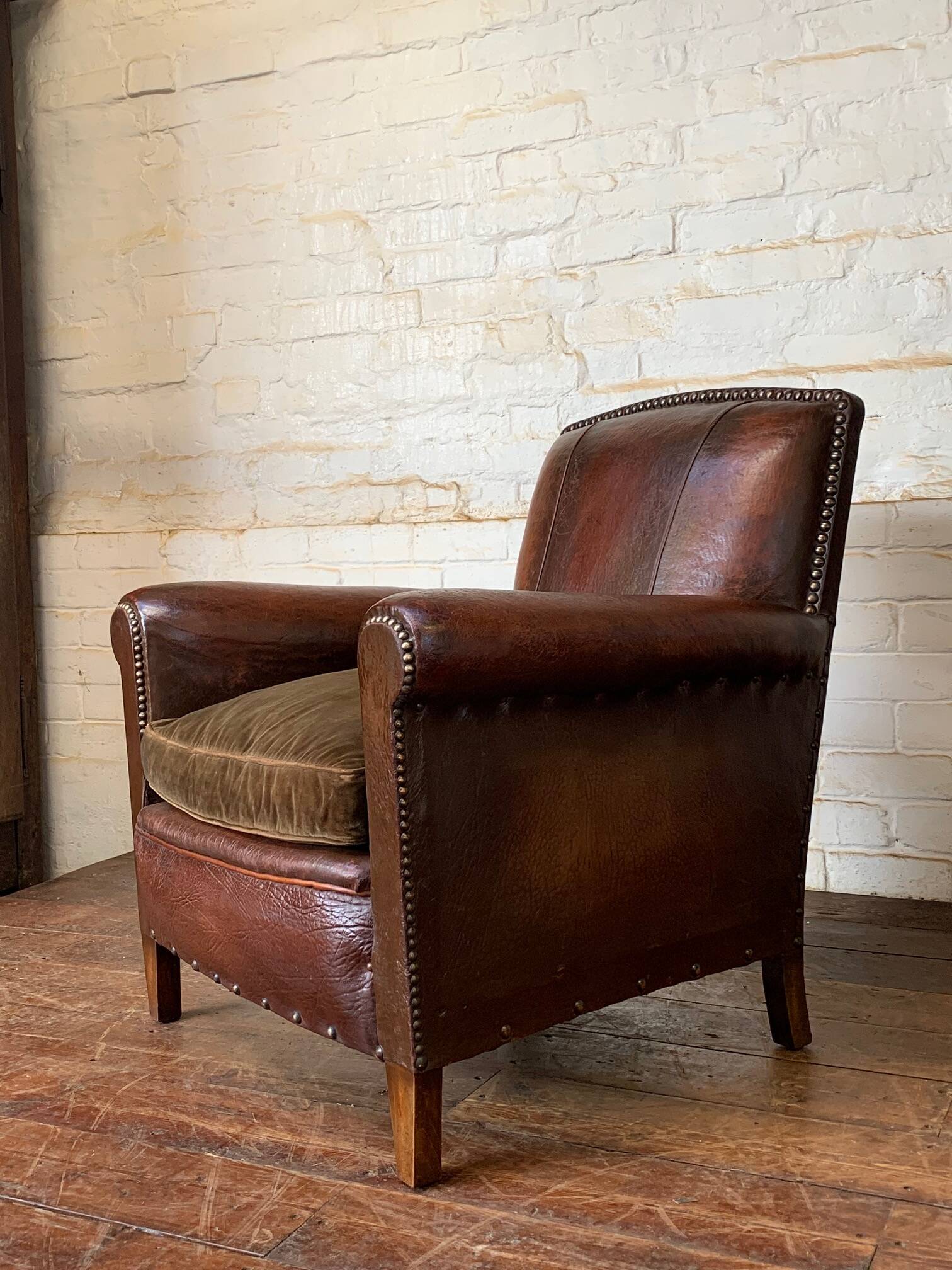Fauteuil en cuir français, modèle Normandy, vers les années 1920