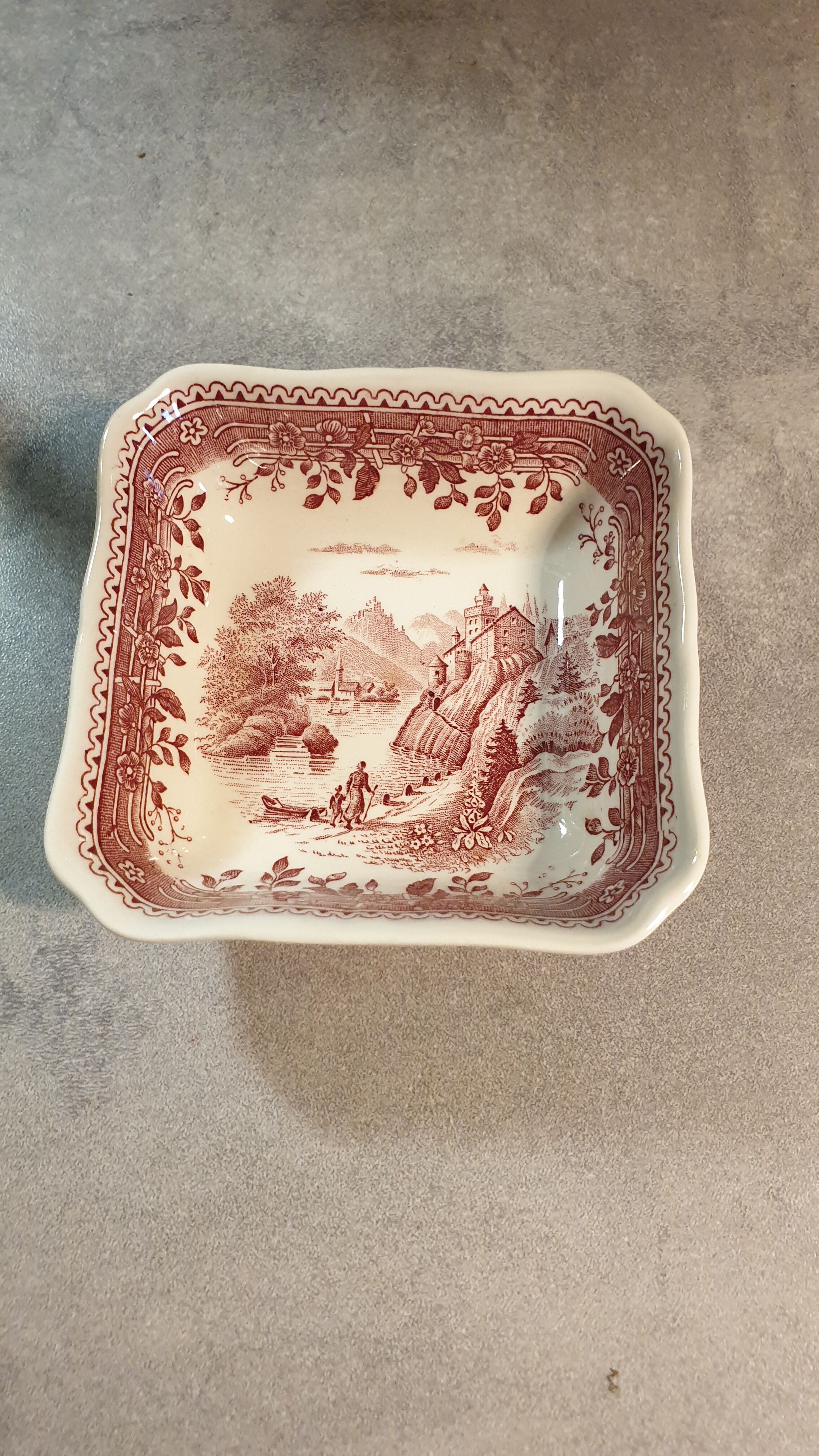 Plat carré en faience de villeroy boch , service burgenland