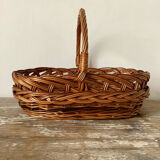 Oval basket with handle