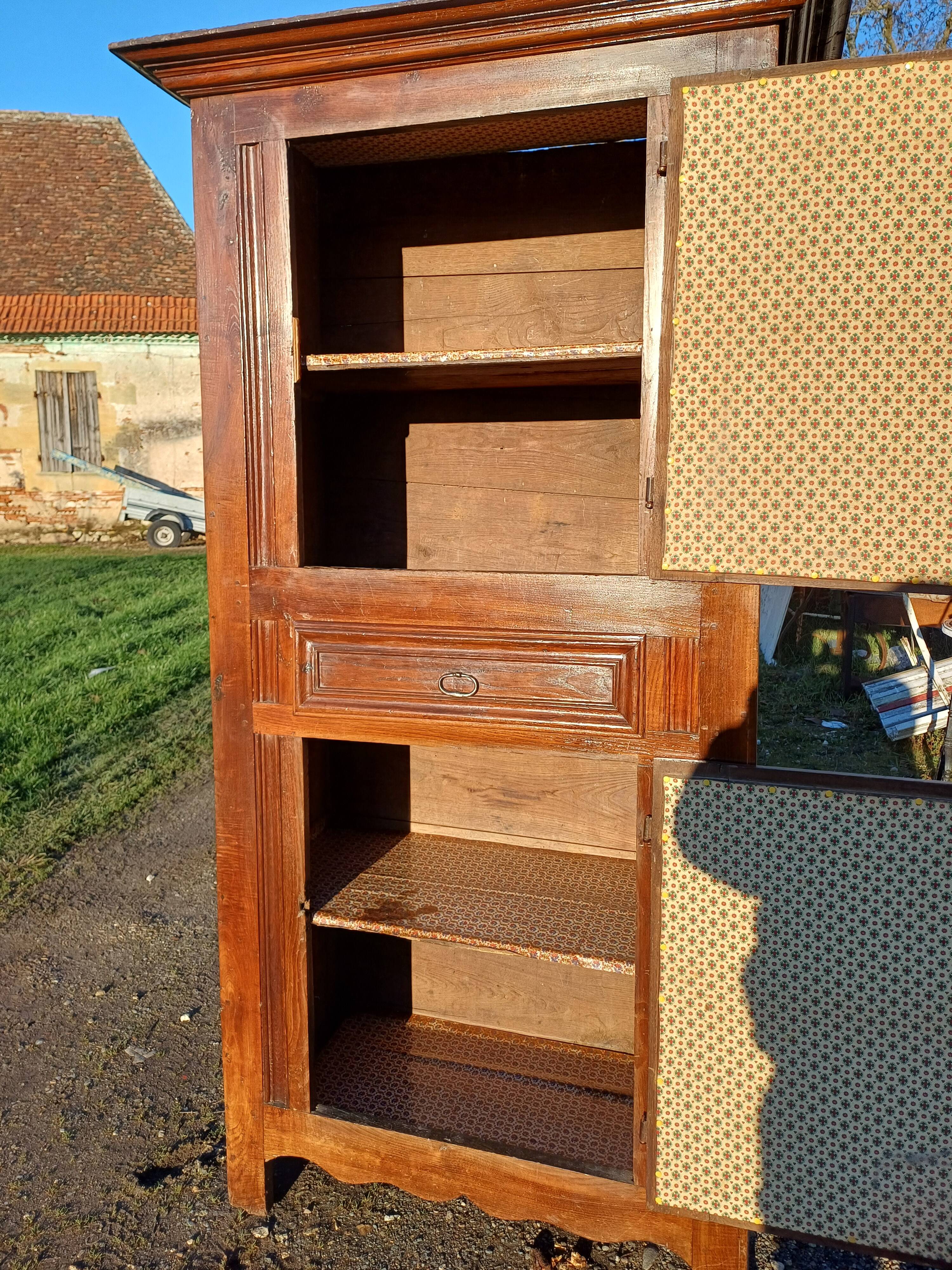 Armoire 2 portes , 1 tiroir chéne 19 éme