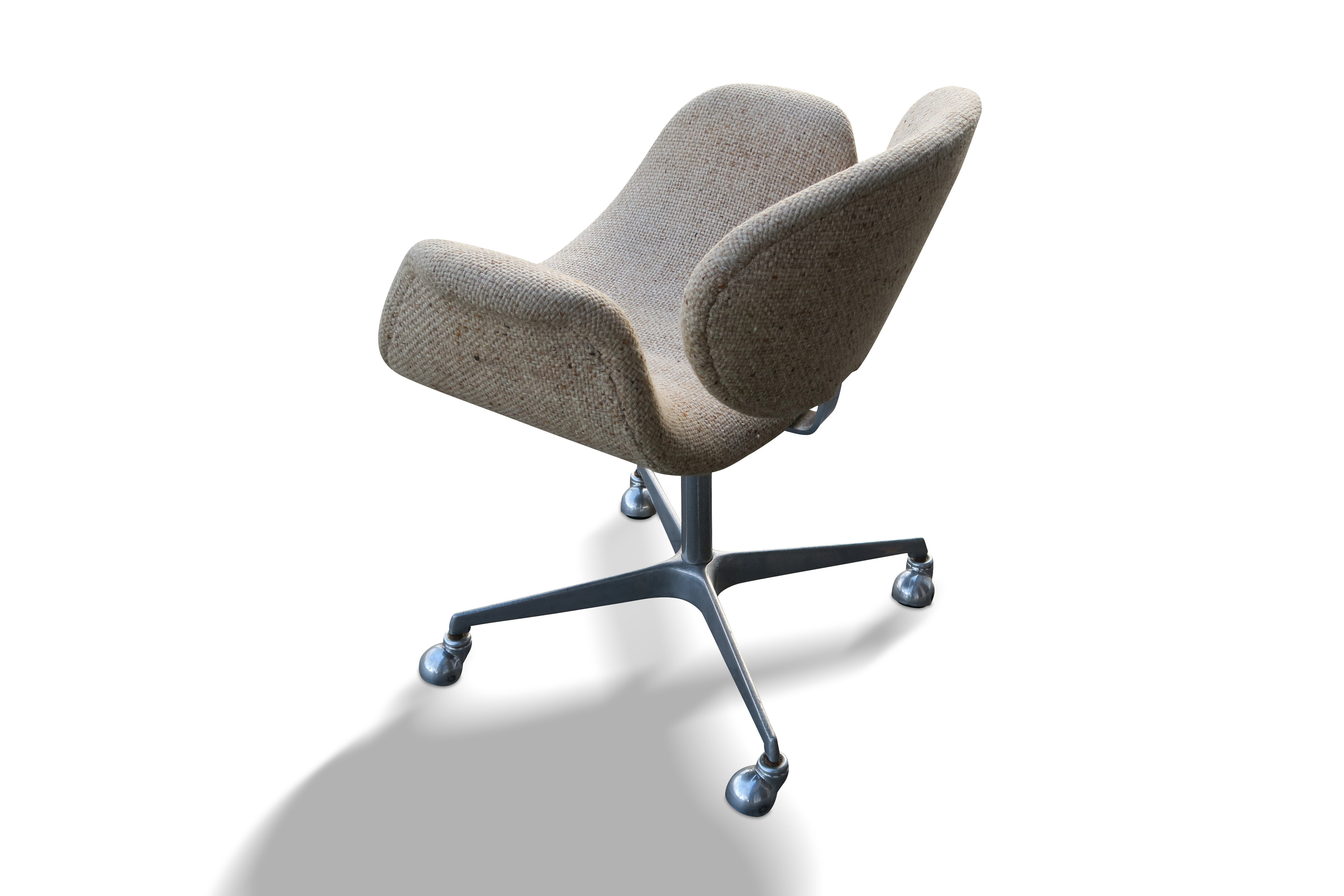 Armchair with wheels "Little Tulip" Pierre Paulin for Artifort