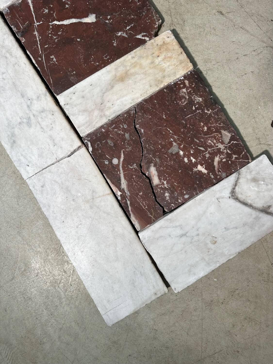 Petite cheminée en marbre blanc