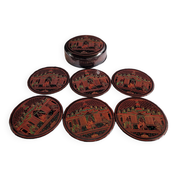 Suite de 6 sous-verres en laque noire, années 1970