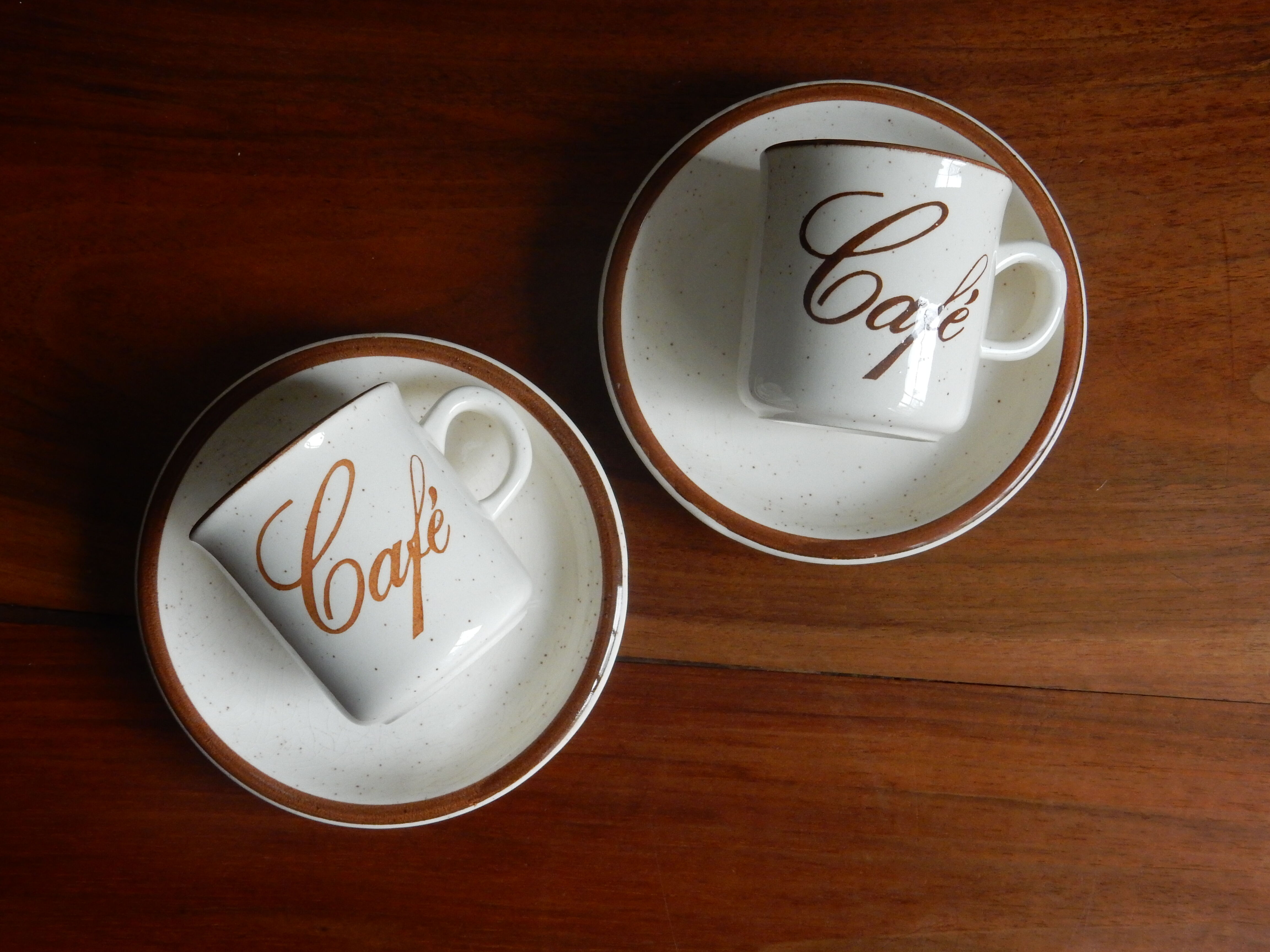 2 coffee cups, 80s sandstone subcups