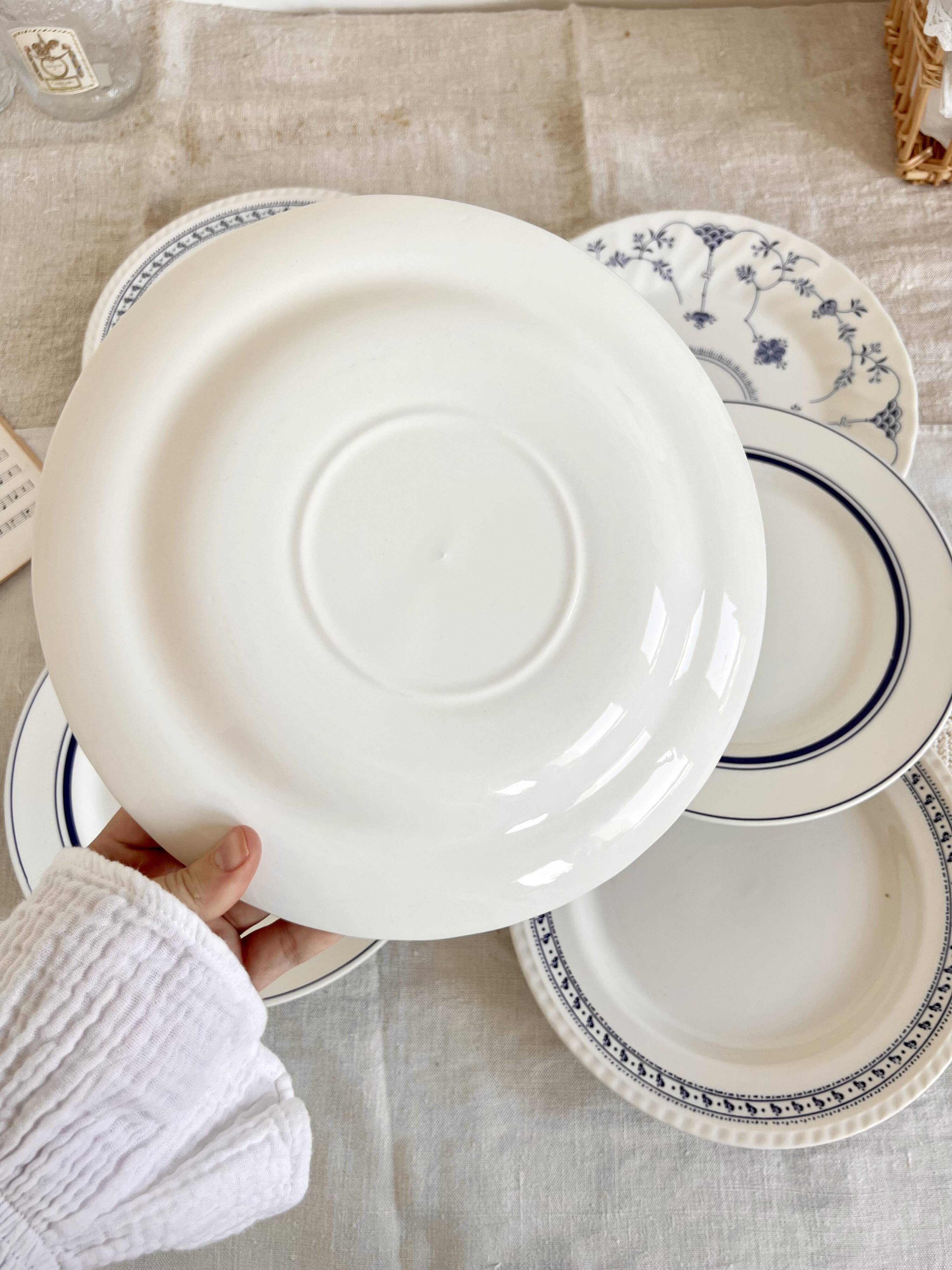 6 vintage mismatched blue and white porcelain dinner plates - Lot J