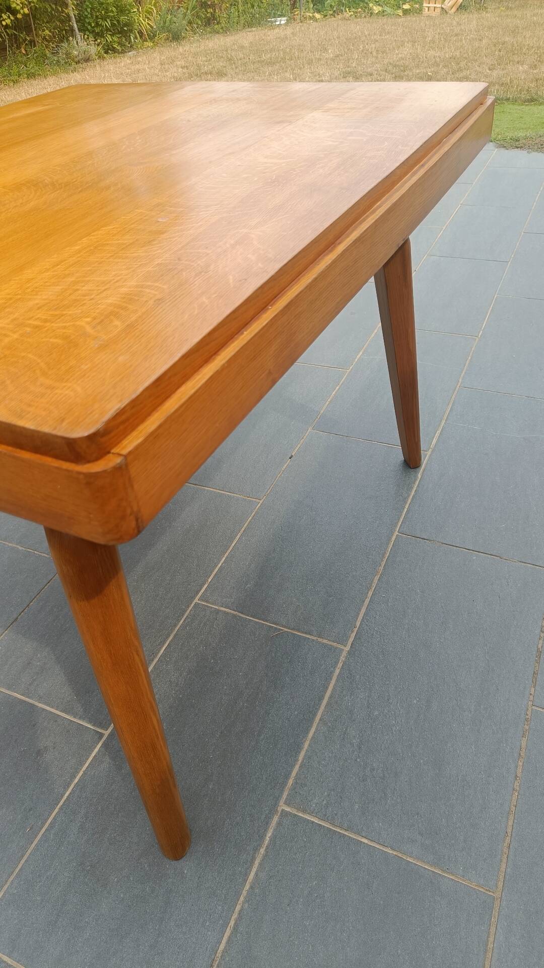 Table scandinave en chêne – 110 × 90 cm