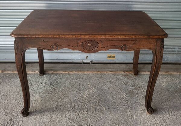 Bureau dit ''bureau de dame'' / table style Louis XV en bois  massif