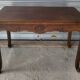 Bureau dit "bureau de dame" / table style Louis XV en bois  massif