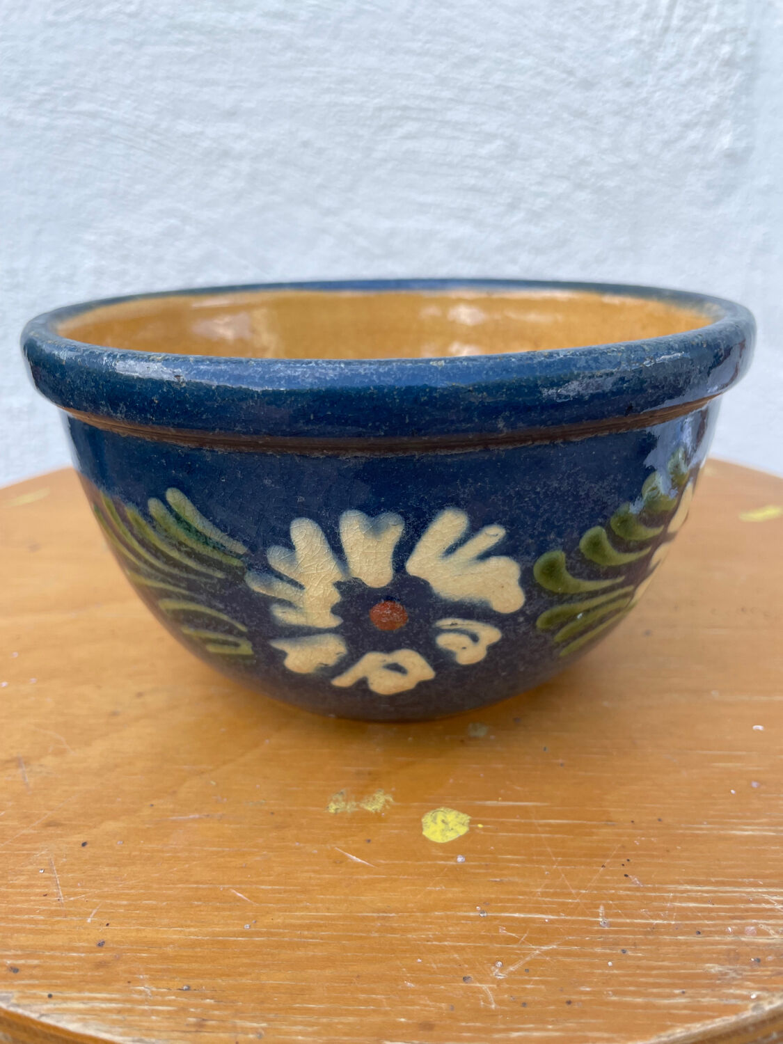 Enamelled bowl